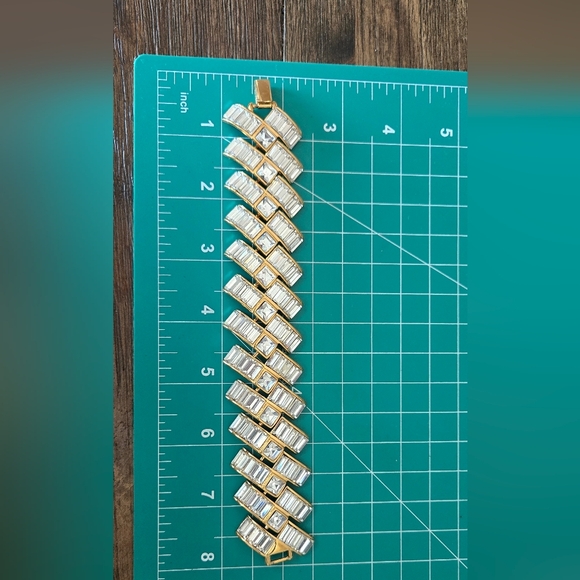 Vtg NAPIER Elegant Gold and Silver Bracelet - Picture 3 of 12